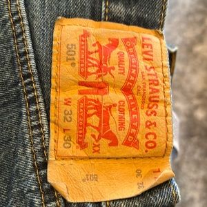 Levi’s!! Button fly 501 size 32 x 30